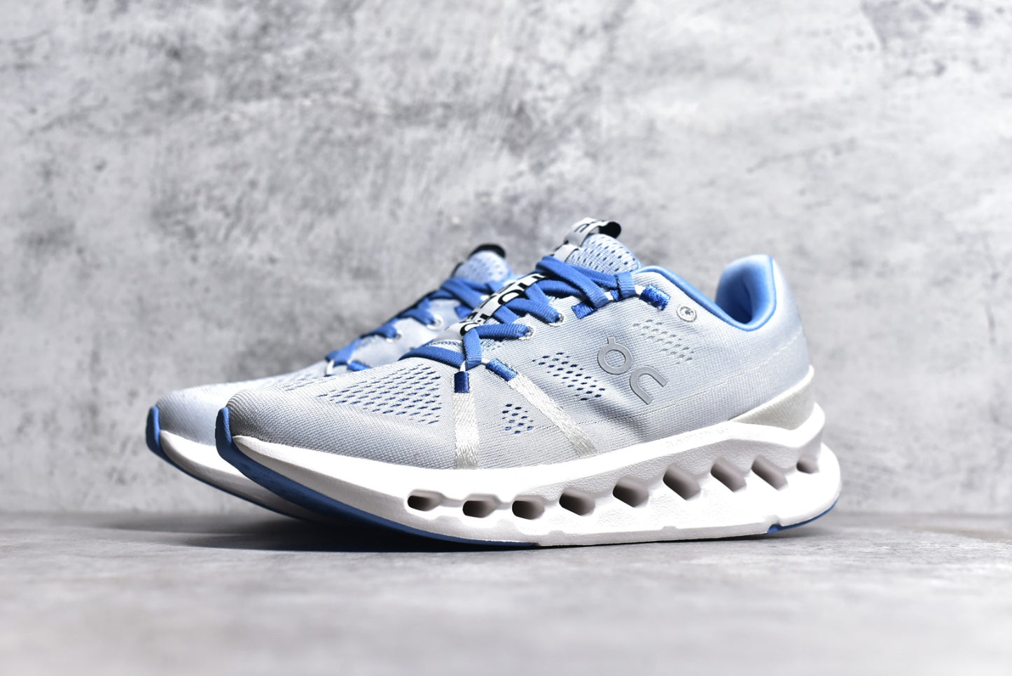 On Cloud Running shoes - Cloudsurfer 7.0
