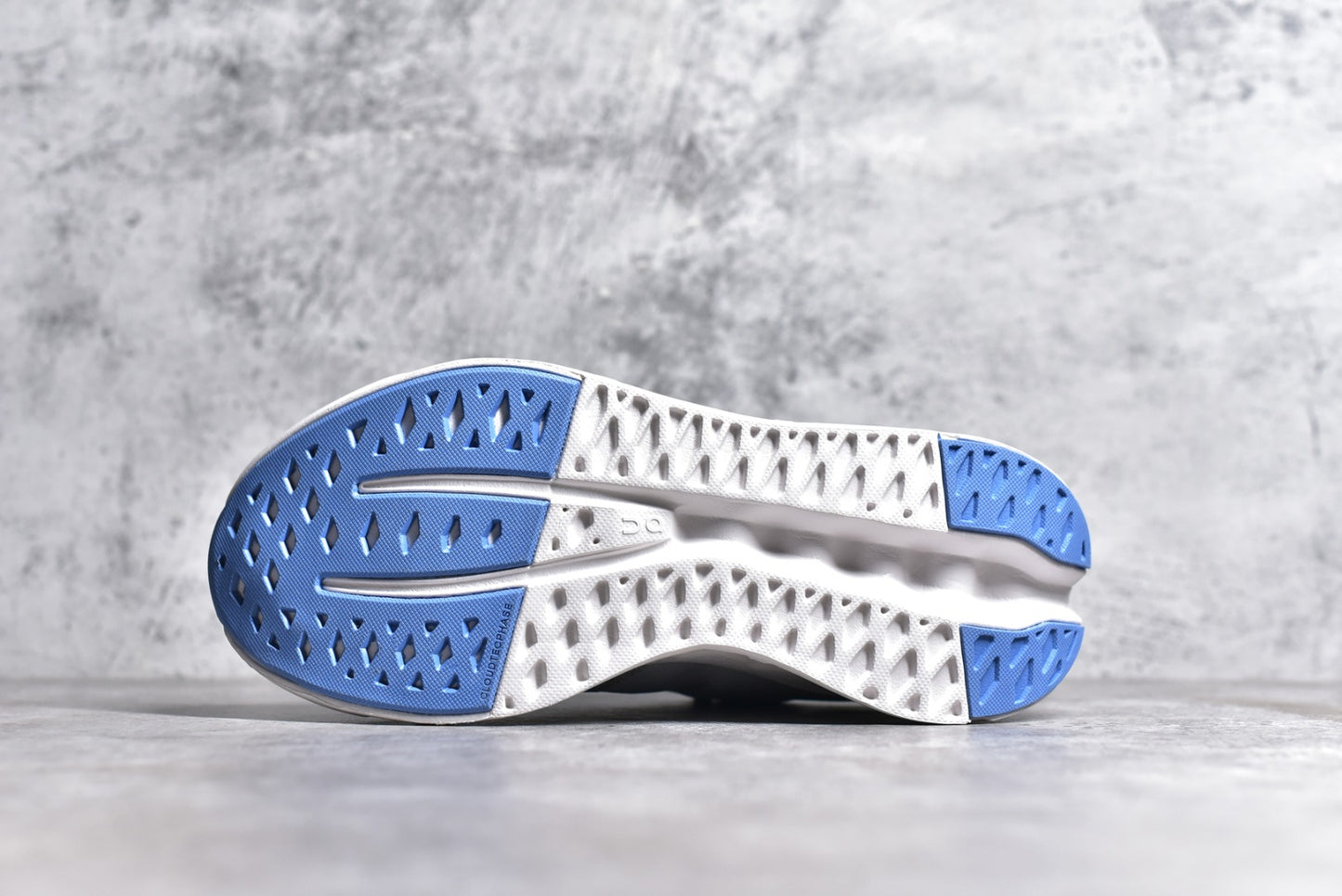On Cloud Running shoes - Cloudsurfer 7.0
