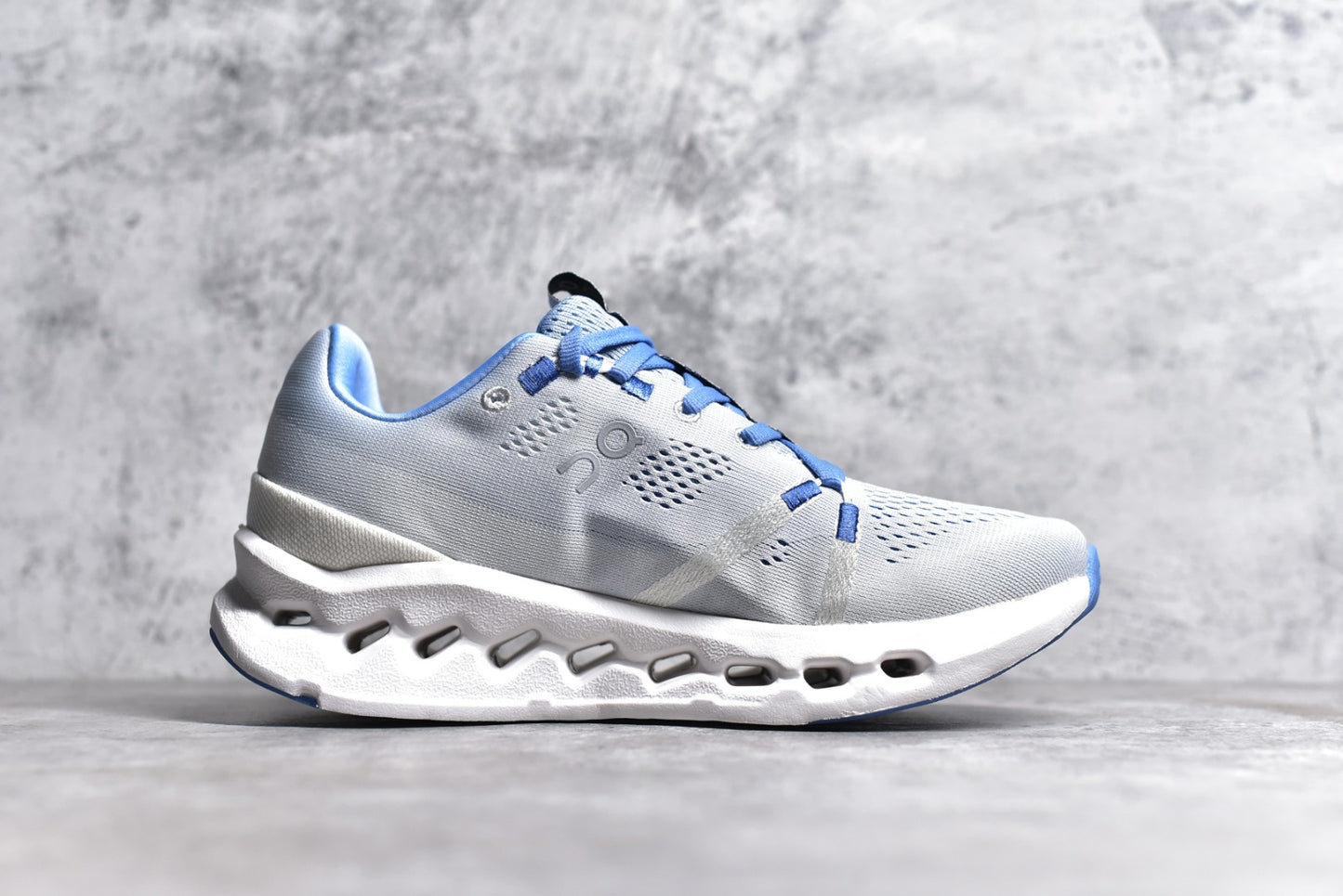 On Cloud Running shoes - Cloudsurfer 7.0