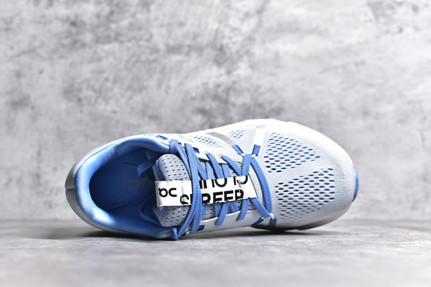 On Cloud Running shoes - Cloudsurfer 7.0